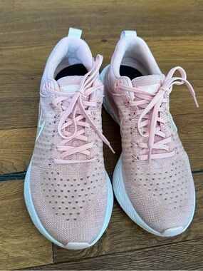 Nike Women’s Light Pink Knit Running Sneakers